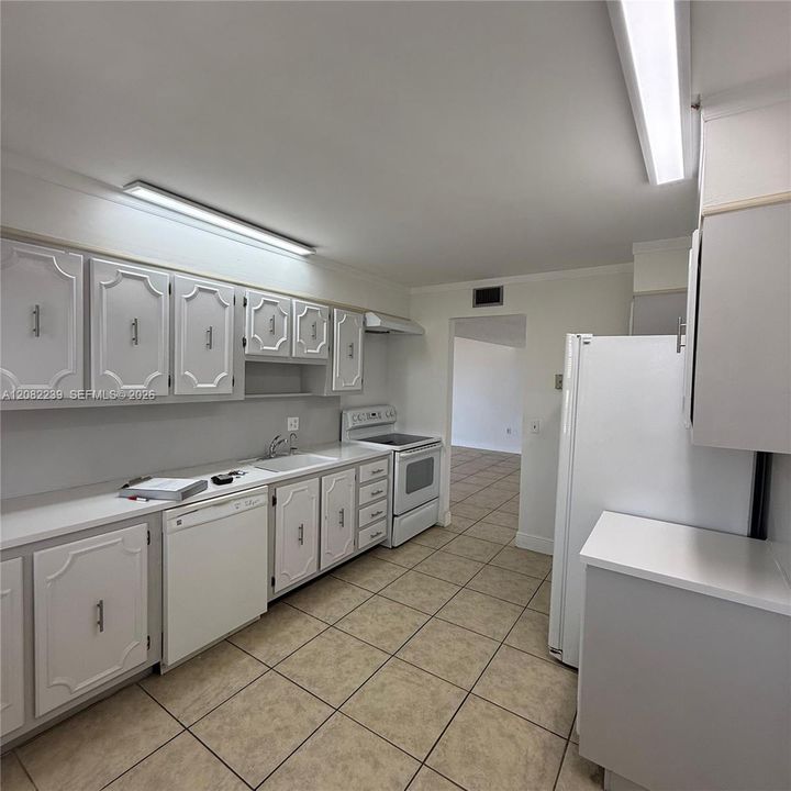 В аренду: $2,300 (2 спален, 2 ванн, 1666 Квадратных фут)