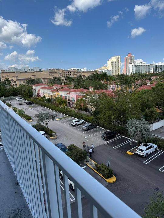 В аренду: $2,300 (2 спален, 2 ванн, 1666 Квадратных фут)