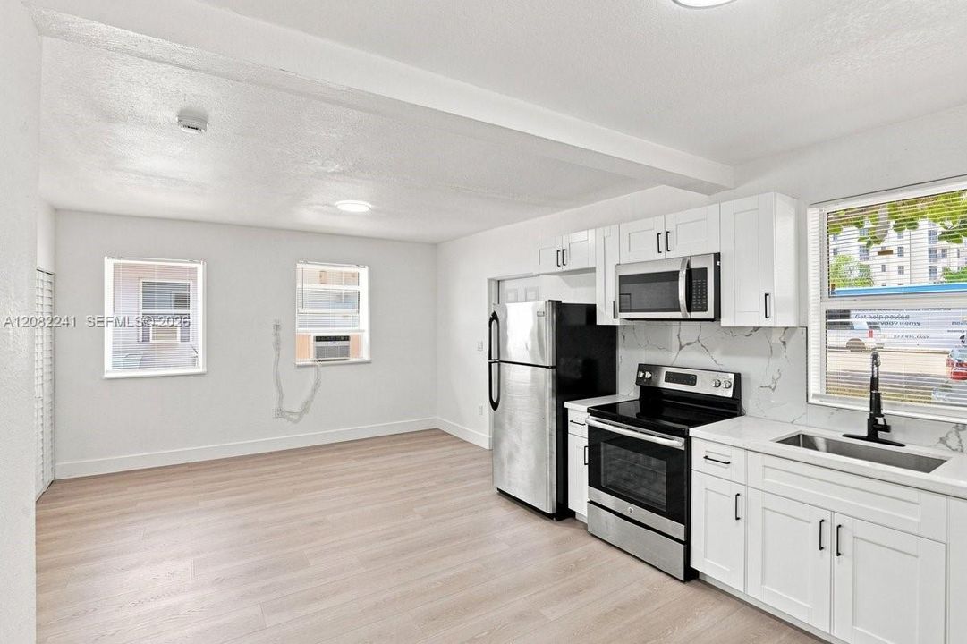 For Sale: $395,000 (2 beds, 1 baths, 594 Square Feet)