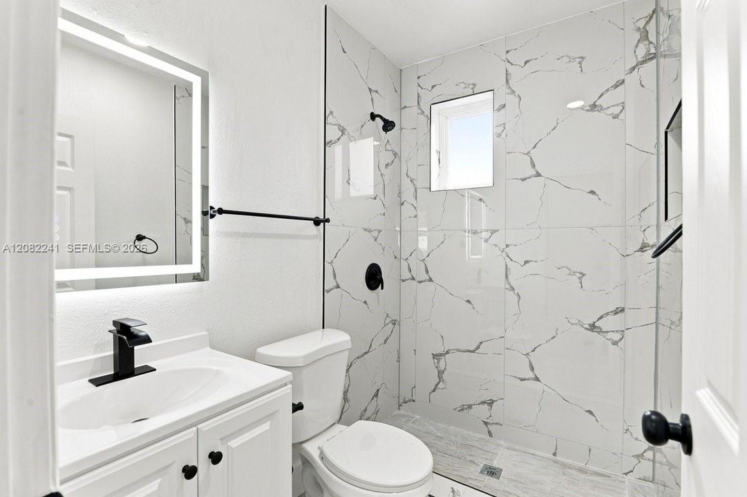 For Sale: $395,000 (2 beds, 1 baths, 594 Square Feet)