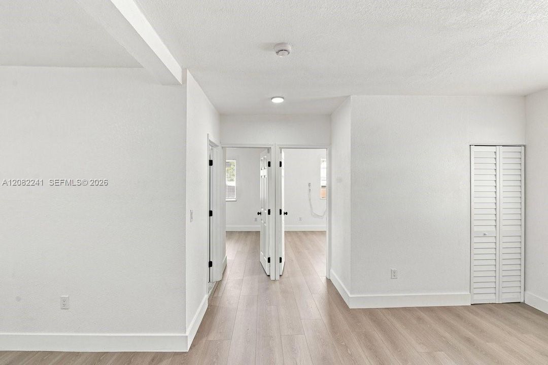 For Sale: $395,000 (2 beds, 1 baths, 594 Square Feet)