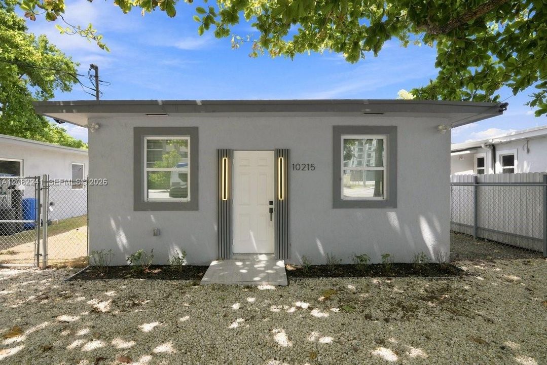 For Sale: $395,000 (2 beds, 1 baths, 594 Square Feet)
