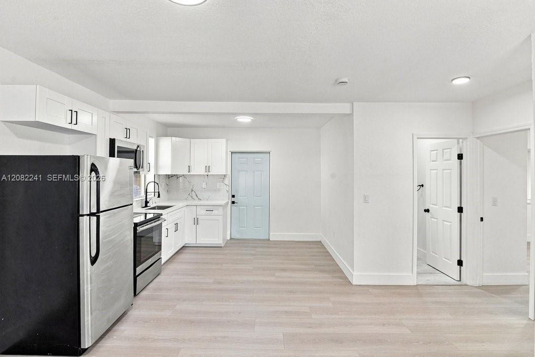 For Sale: $395,000 (2 beds, 1 baths, 594 Square Feet)