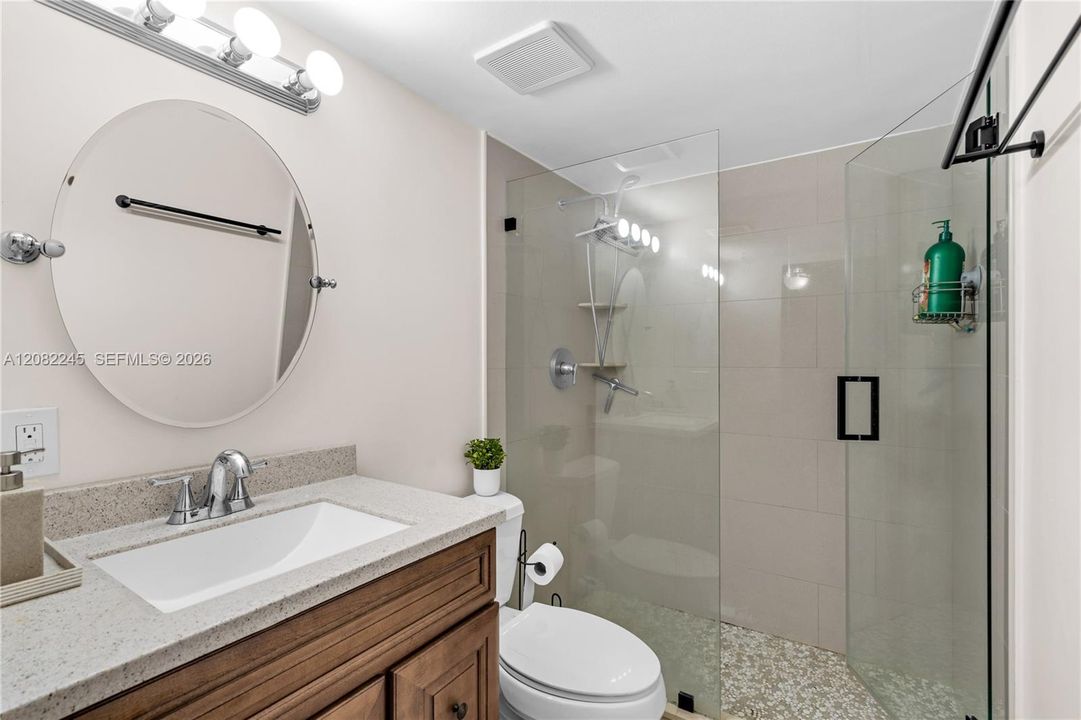 For Rent: $2,400 (2 beds, 2 baths, 888 Square Feet)