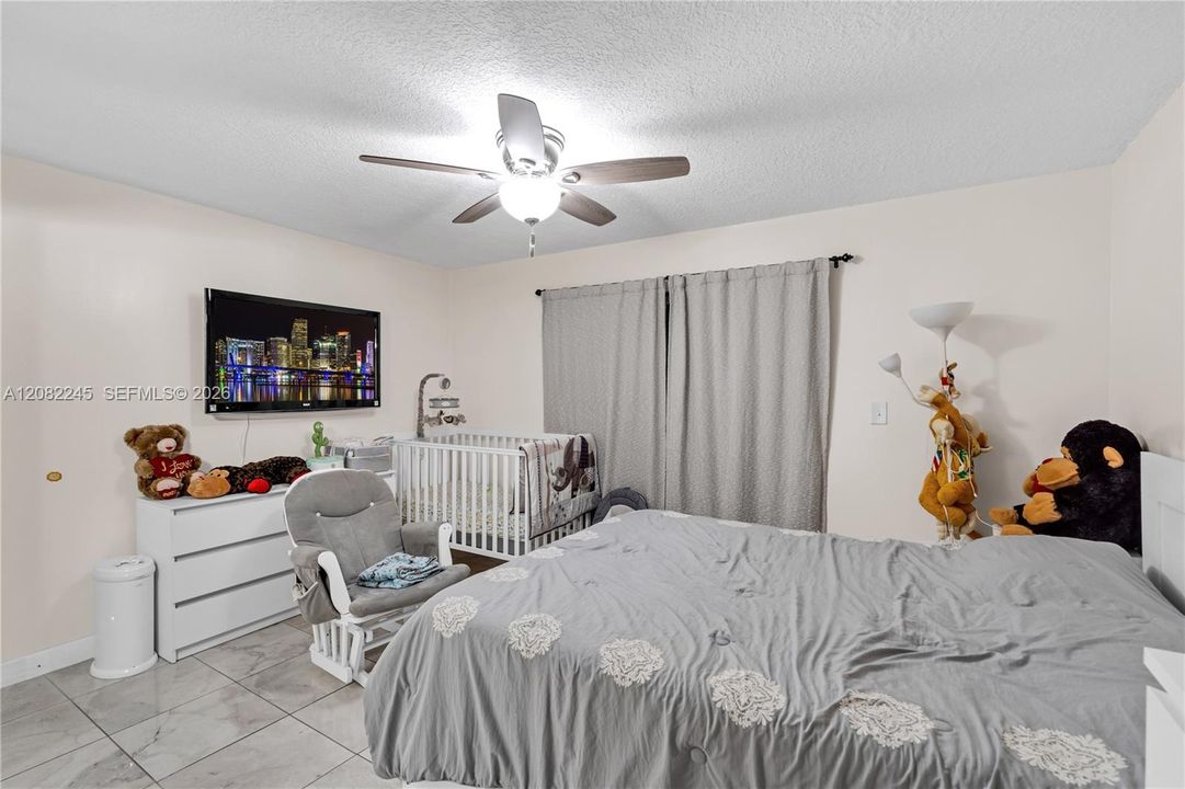 For Rent: $2,400 (2 beds, 2 baths, 888 Square Feet)