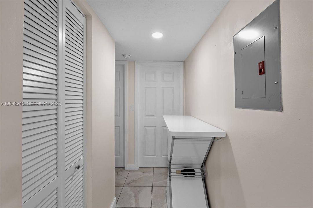 For Rent: $2,400 (2 beds, 2 baths, 888 Square Feet)
