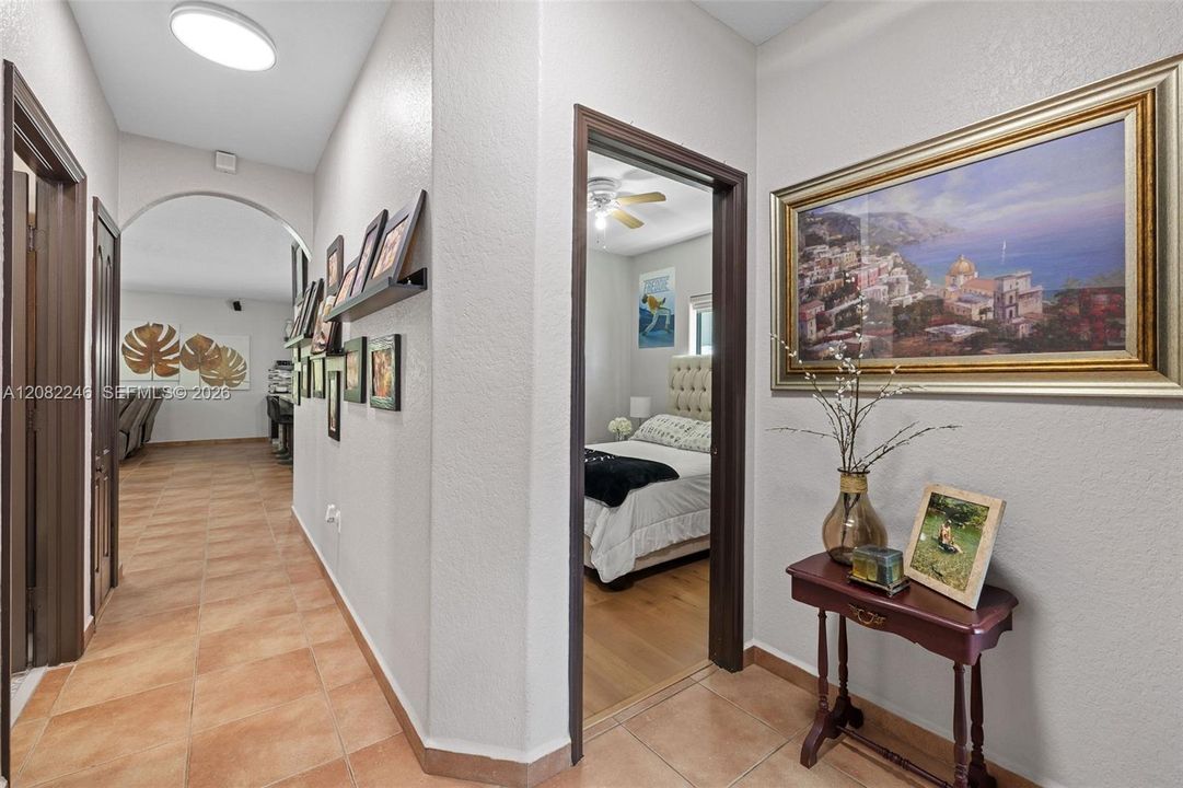 На продажу: $890,000 (4 спален, 2 ванн, 1953 Квадратных фут)