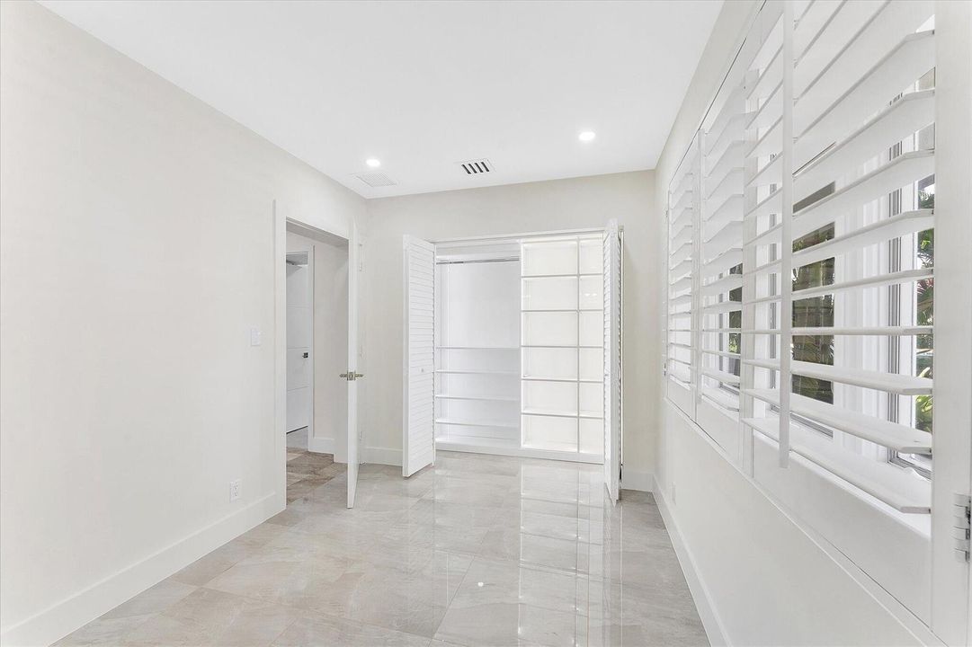 51-18 Nurmi Drive_051