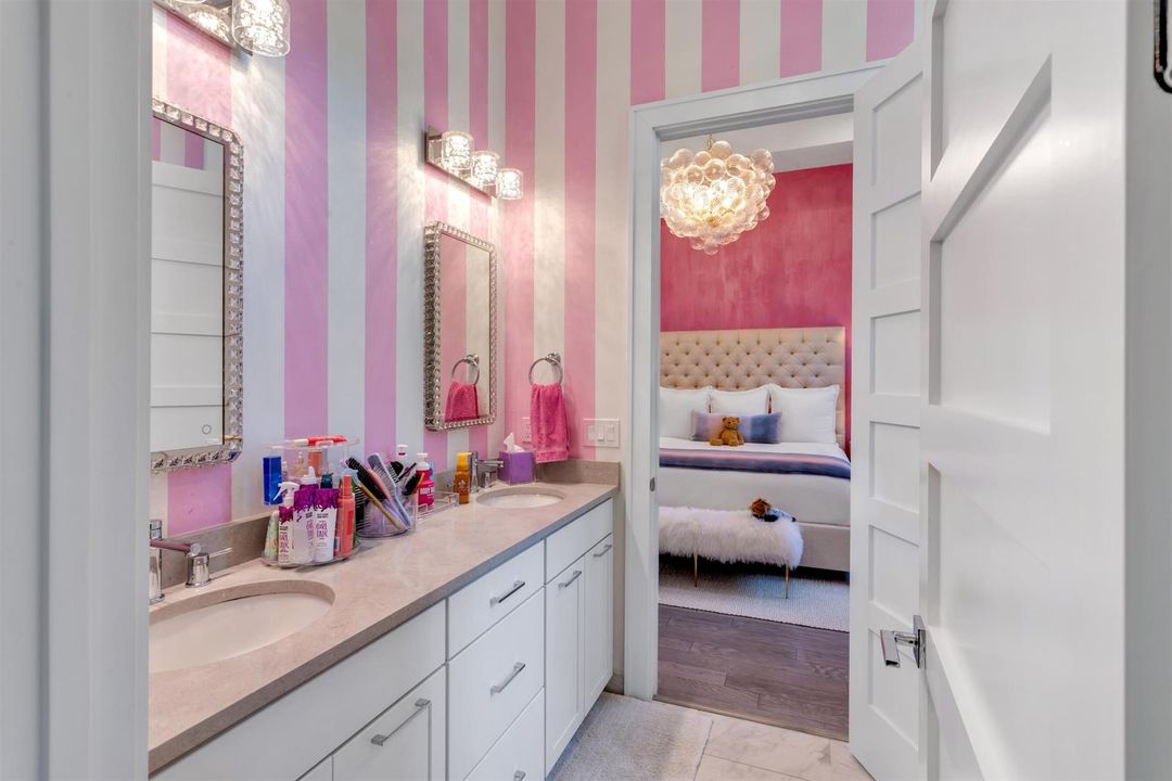 BATHROOM_1