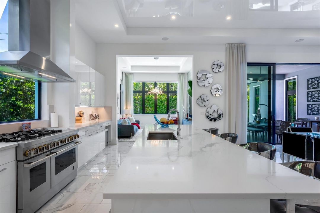 KITCHEN_STRAIGHT_TO_REAR