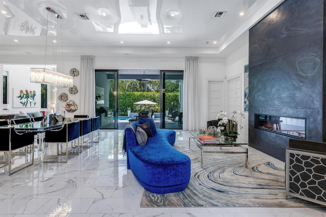LIVING_ROOM_STRAIGHT