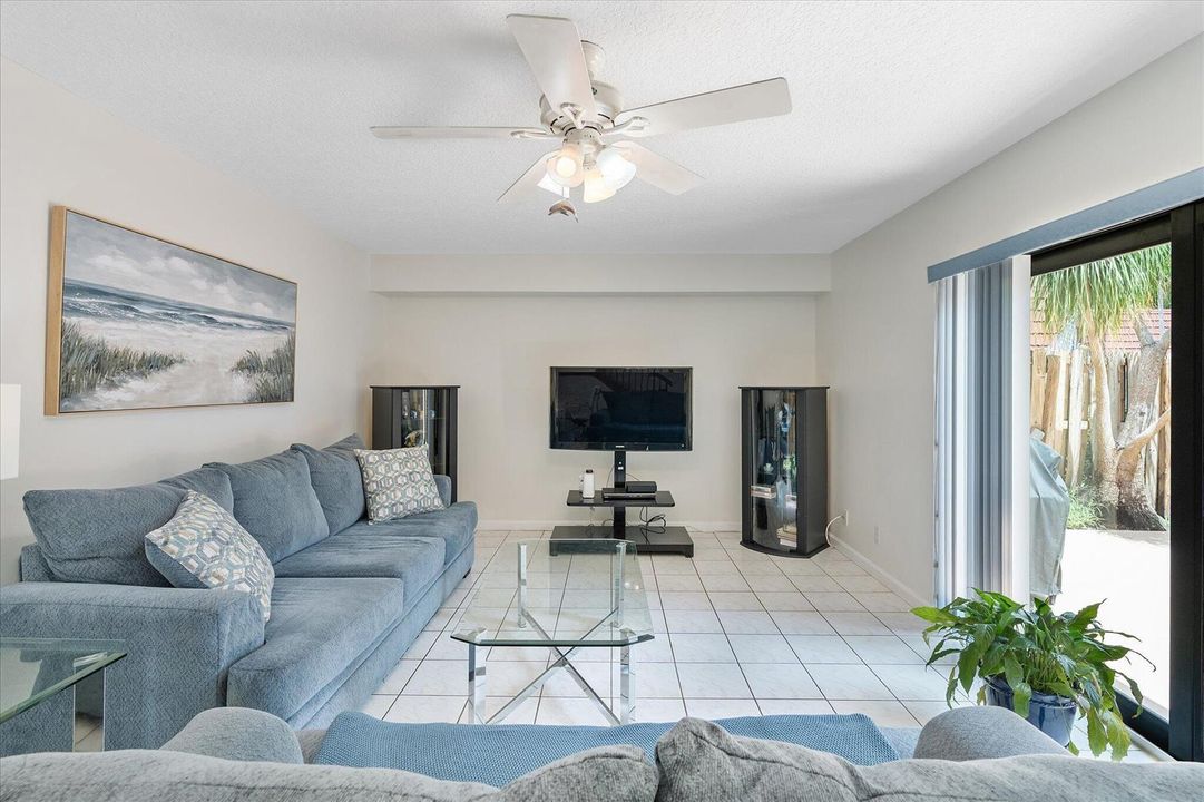 02-702 NW 98th Cir_002