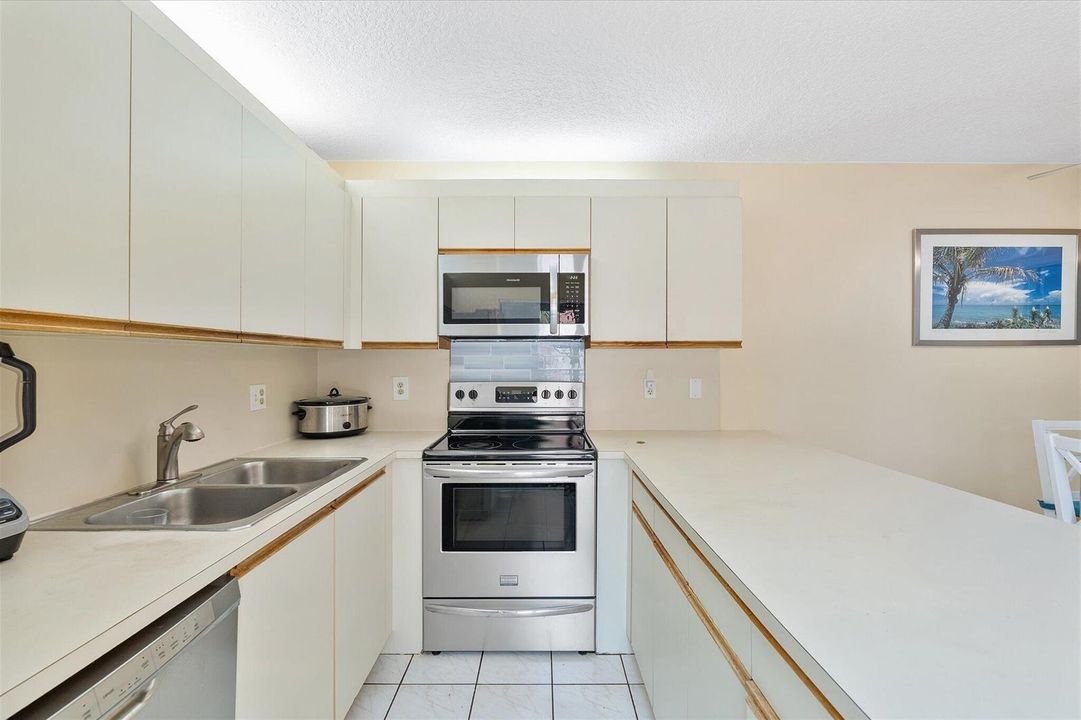 12-702 NW 98th Cir_012