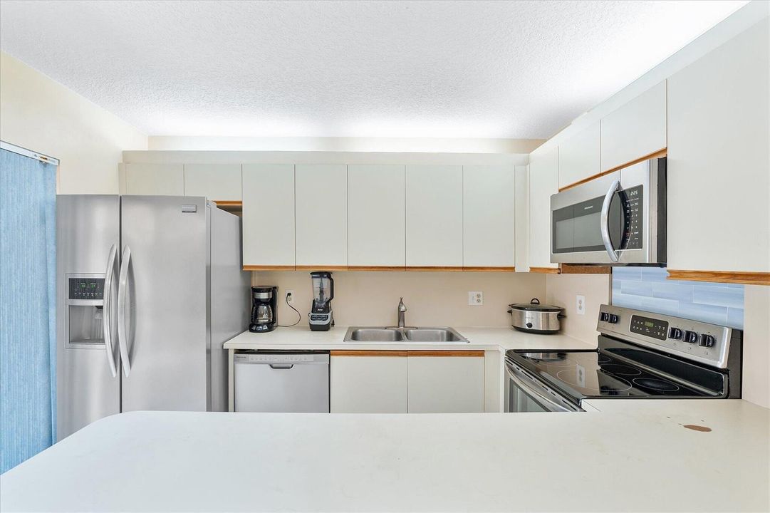 13-702 NW 98th Cir_013