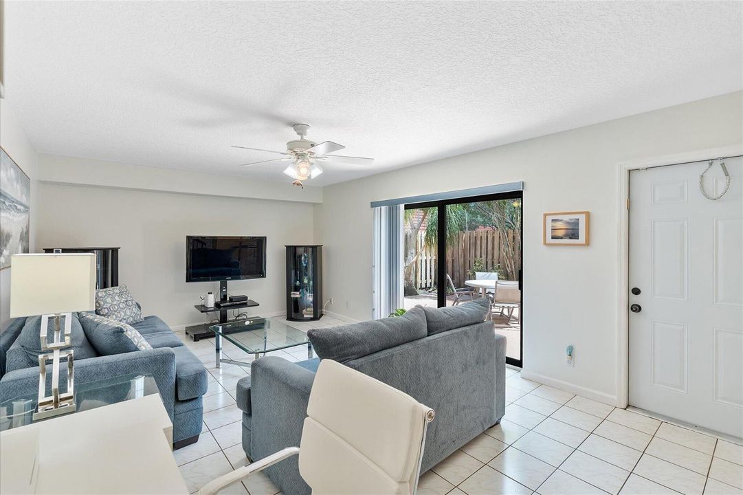 04-702 NW 98th Cir_004