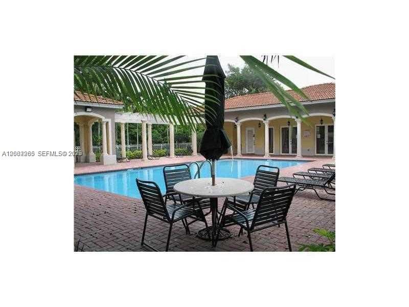 出租: $3,200 (3 贝兹, 2 浴室, 1800 平方英尺)
