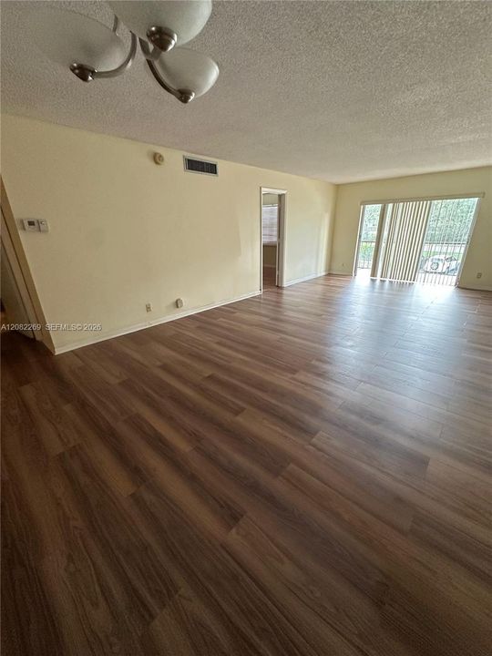 В аренду: $1,900 (2 спален, 2 ванн, 1200 Квадратных фут)