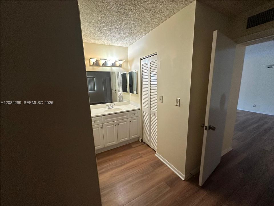 В аренду: $1,900 (2 спален, 2 ванн, 1200 Квадратных фут)