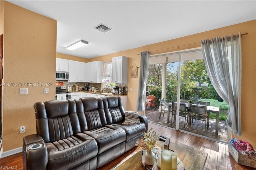En Venta: $360,000 (4 camas, 3 baños, 0 Pies cuadrados)