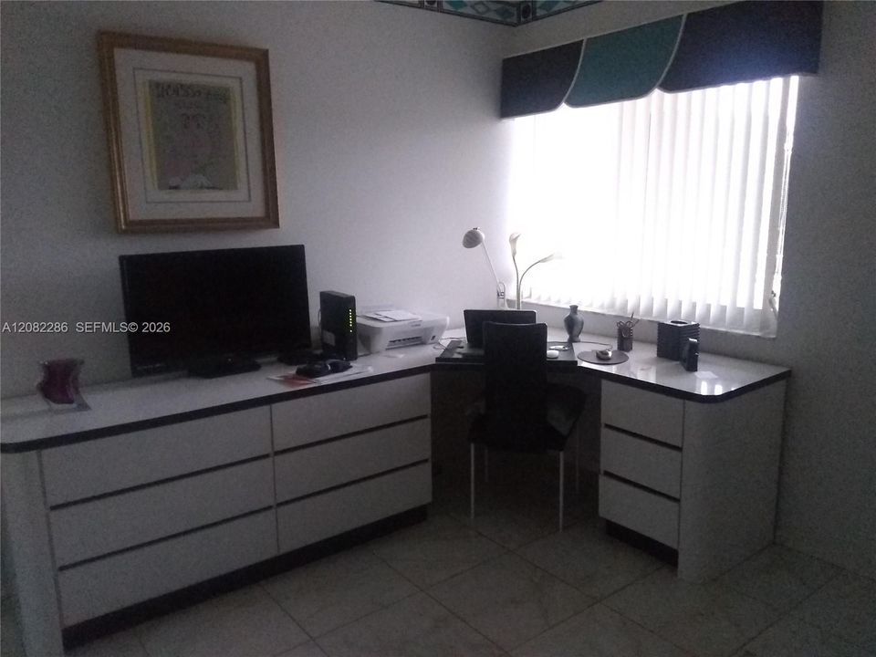 На продажу: $280,000 (2 спален, 2 ванн, 1215 Квадратных фут)