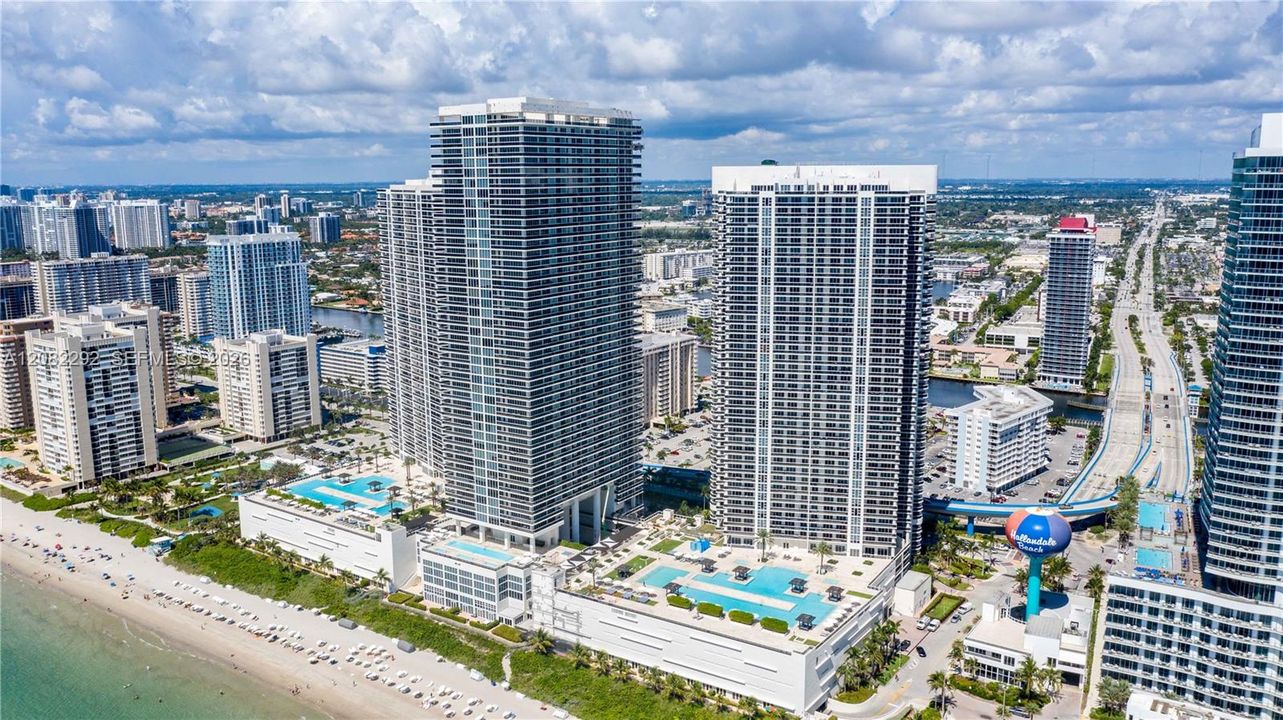 На продажу: $1,150,000 (2 спален, 2 ванн, 1458 Квадратных фут)