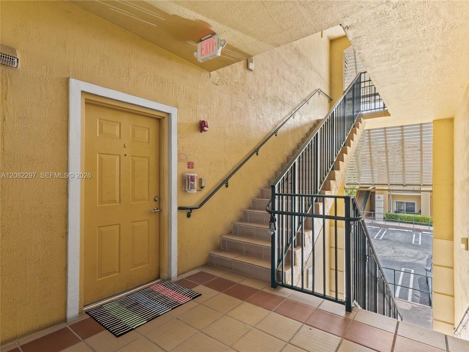 For Rent: $2,700 (2 beds, 2 baths, 870 Square Feet)