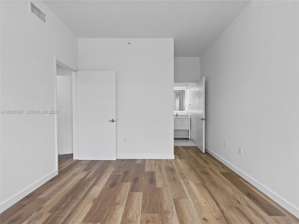 For Rent: $2,700 (2 beds, 2 baths, 870 Square Feet)