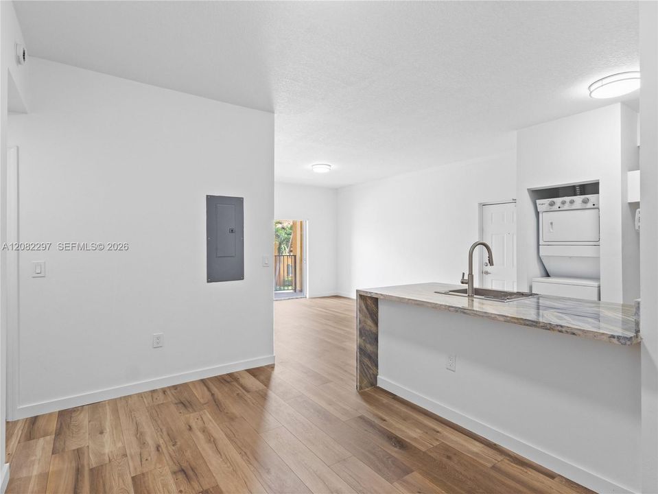 For Rent: $2,700 (2 beds, 2 baths, 870 Square Feet)
