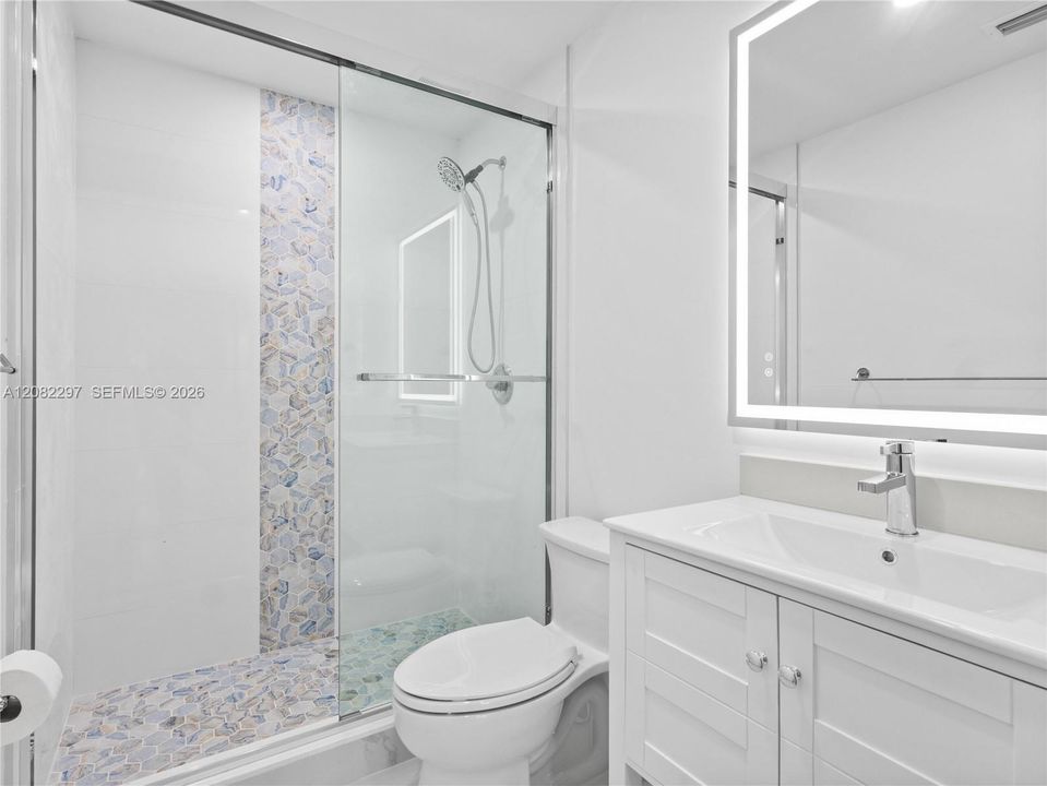 For Rent: $2,700 (2 beds, 2 baths, 870 Square Feet)