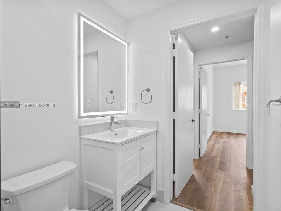 For Rent: $2,700 (2 beds, 2 baths, 870 Square Feet)