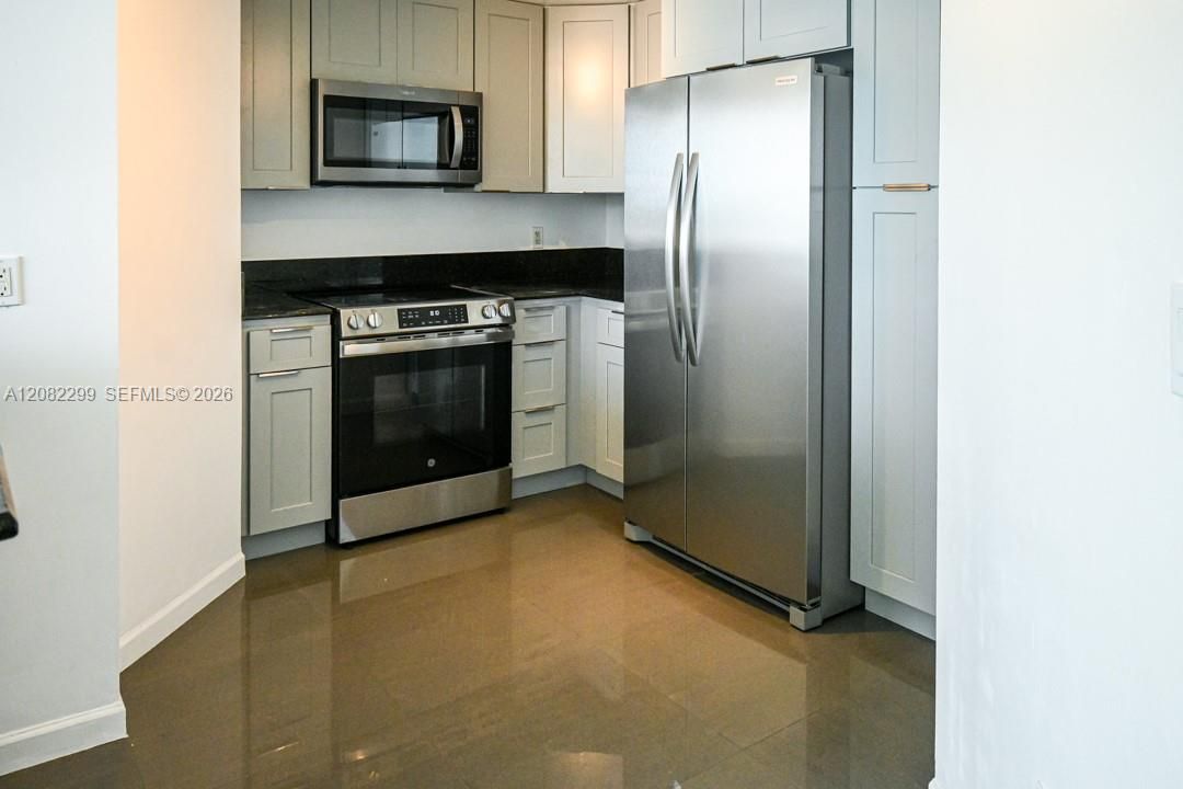 For Rent: $3,500 (2 beds, 2 baths, 1251 Square Feet)