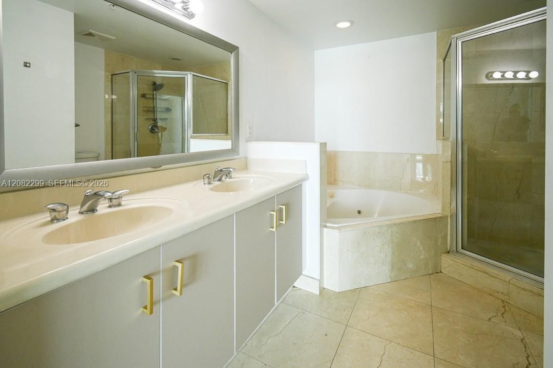 For Rent: $3,500 (2 beds, 2 baths, 1251 Square Feet)
