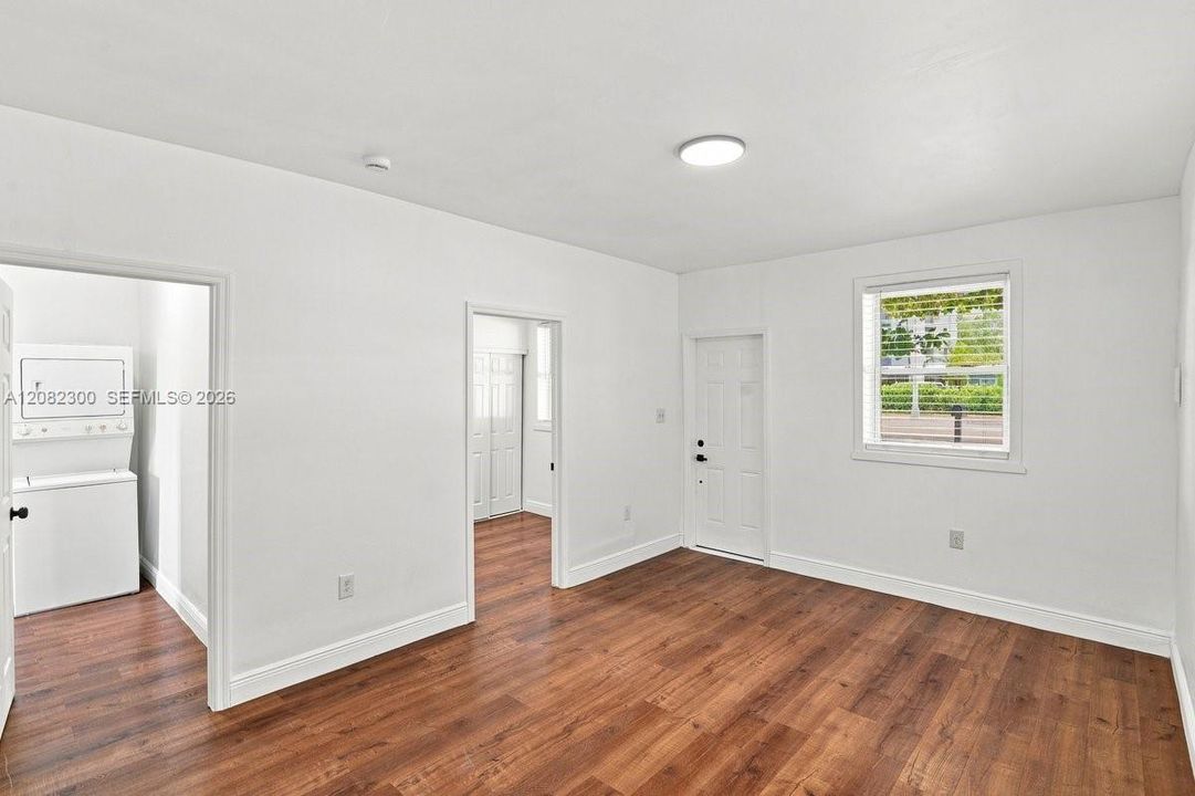 For Sale: $395,000 (1 beds, 1 baths, 651 Square Feet)