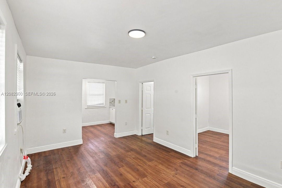 For Sale: $395,000 (1 beds, 1 baths, 651 Square Feet)
