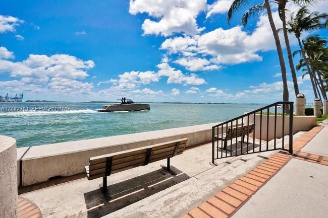 Bay Walk