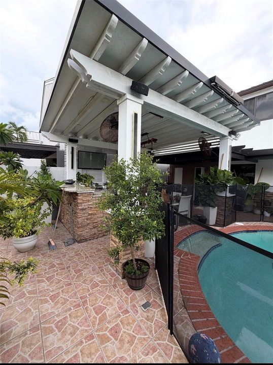 For Sale: $895,000 (4 beds, 2 baths, 2540 Square Feet)
