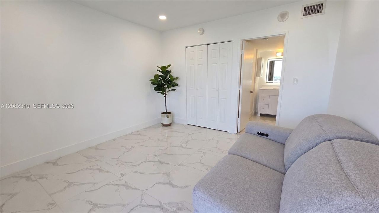 En Venta: $349,000 (2 camas, 2 baños, 1092 Pies cuadrados)