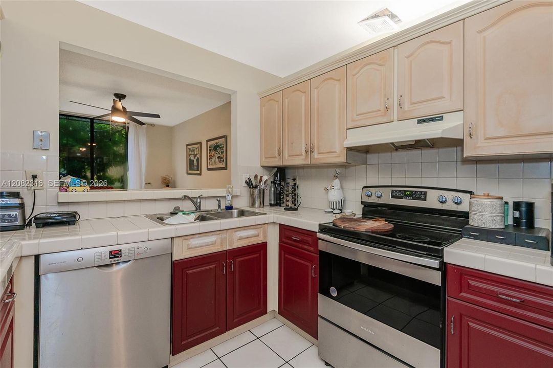 For Sale: $599,000 (3 beds, 2 baths, 1712 Square Feet)