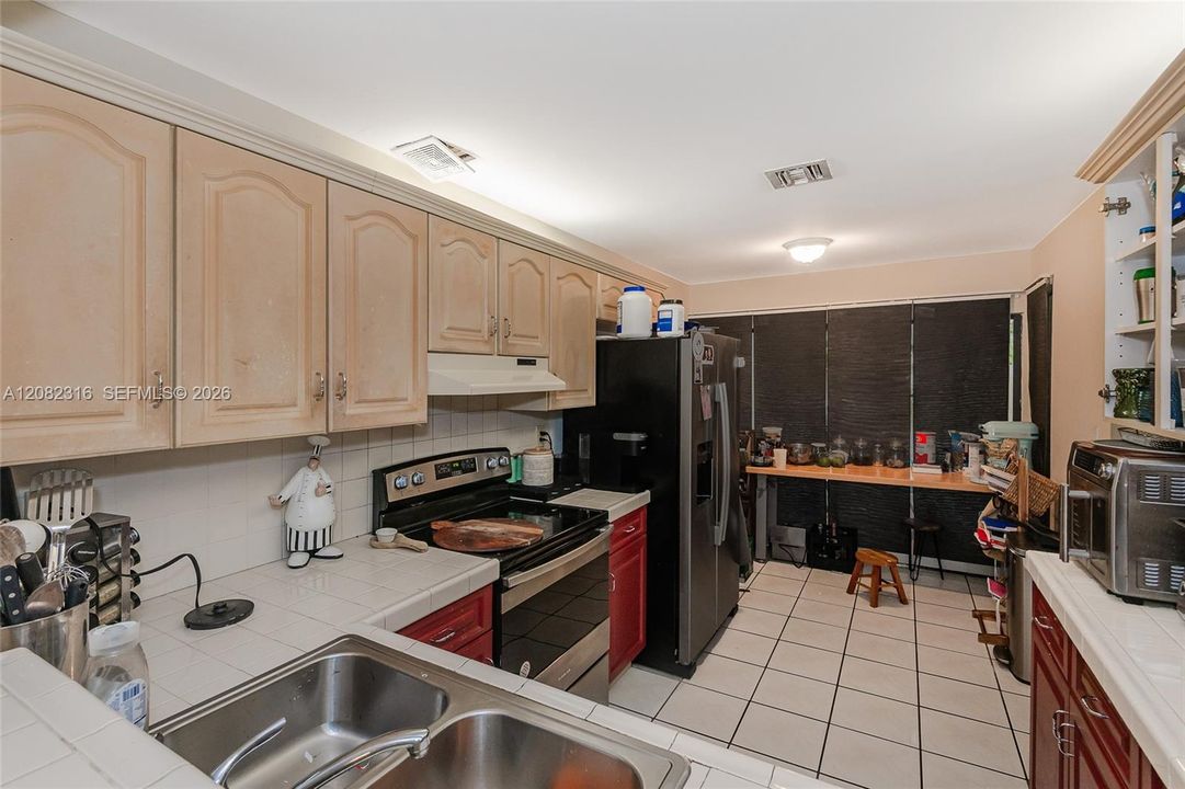 For Sale: $599,000 (3 beds, 2 baths, 1712 Square Feet)