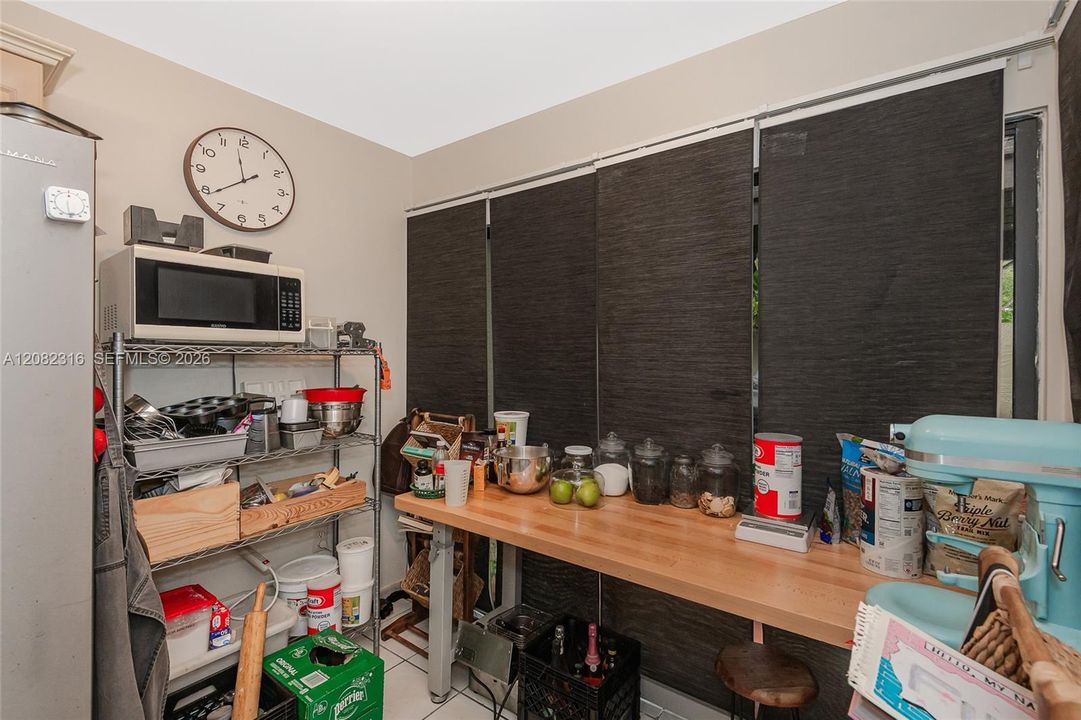For Sale: $599,000 (3 beds, 2 baths, 1712 Square Feet)