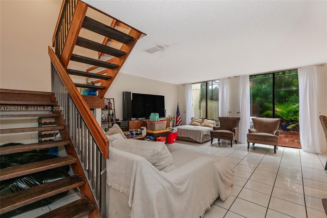 For Sale: $599,000 (3 beds, 2 baths, 1712 Square Feet)
