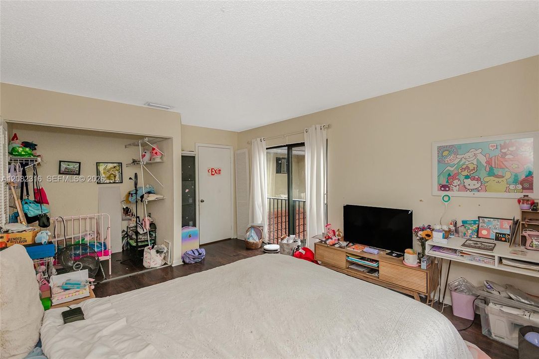 For Sale: $599,000 (3 beds, 2 baths, 1712 Square Feet)