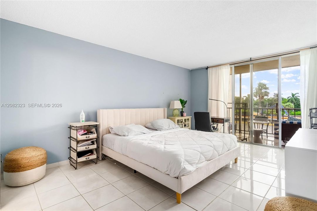 En Venta: $299,000 (2 camas, 2 baños, 1210 Pies cuadrados)