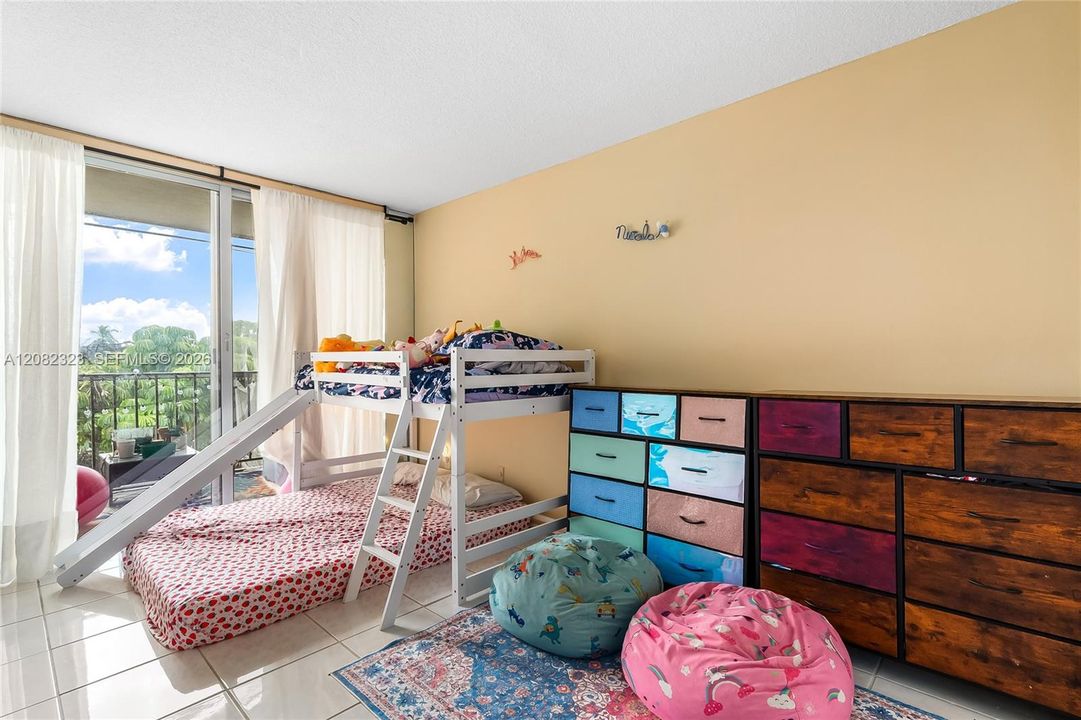 En Venta: $299,000 (2 camas, 2 baños, 1210 Pies cuadrados)