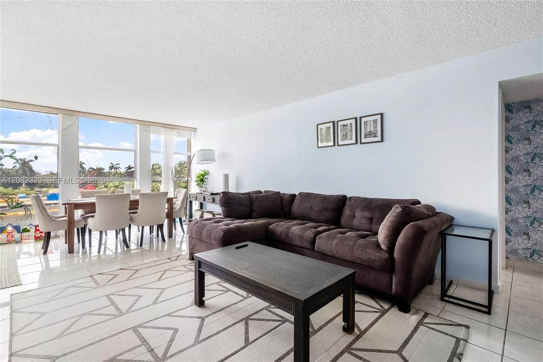 En Venta: $299,000 (2 camas, 2 baños, 1210 Pies cuadrados)