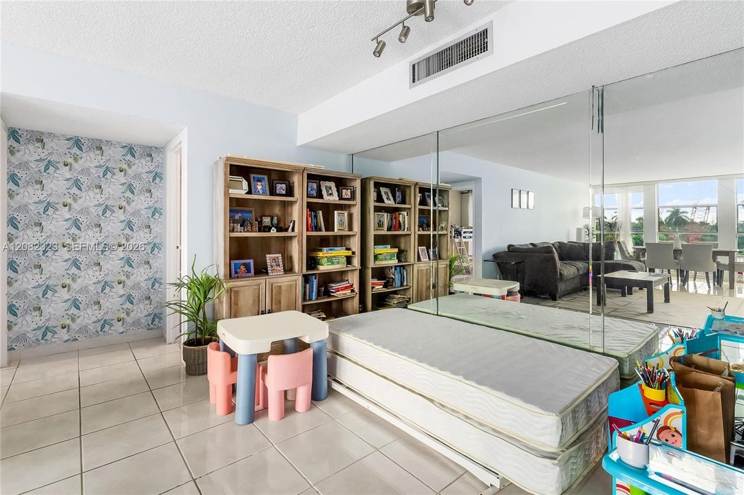 En Venta: $299,000 (2 camas, 2 baños, 1210 Pies cuadrados)
