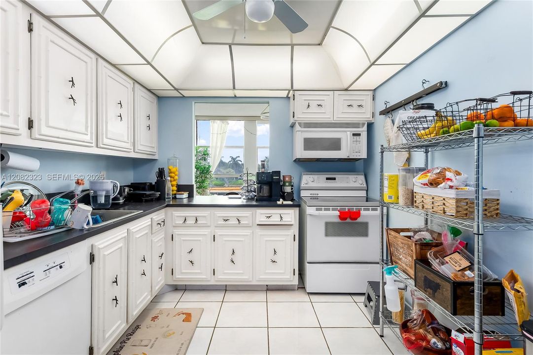 En Venta: $299,000 (2 camas, 2 baños, 1210 Pies cuadrados)