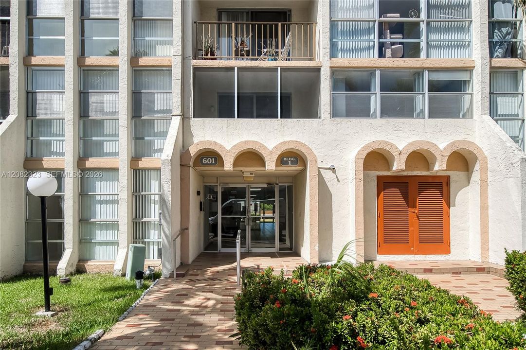 En Venta: $299,000 (2 camas, 2 baños, 1210 Pies cuadrados)