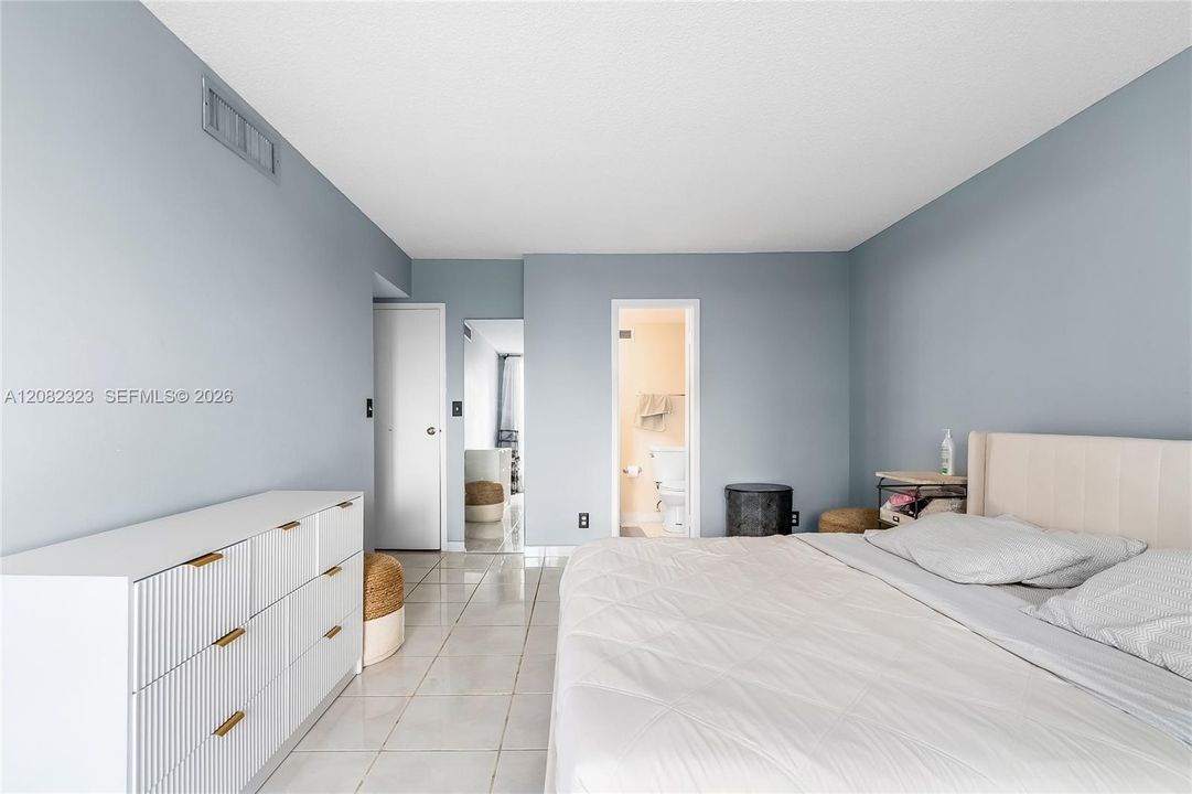 En Venta: $299,000 (2 camas, 2 baños, 1210 Pies cuadrados)