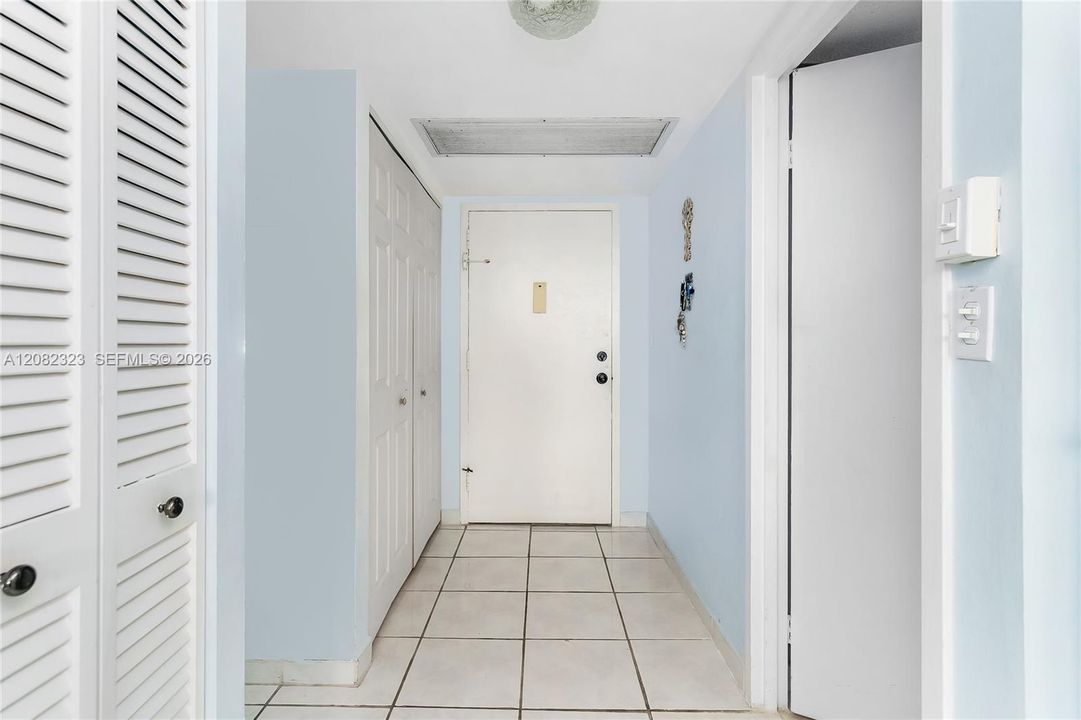 En Venta: $299,000 (2 camas, 2 baños, 1210 Pies cuadrados)